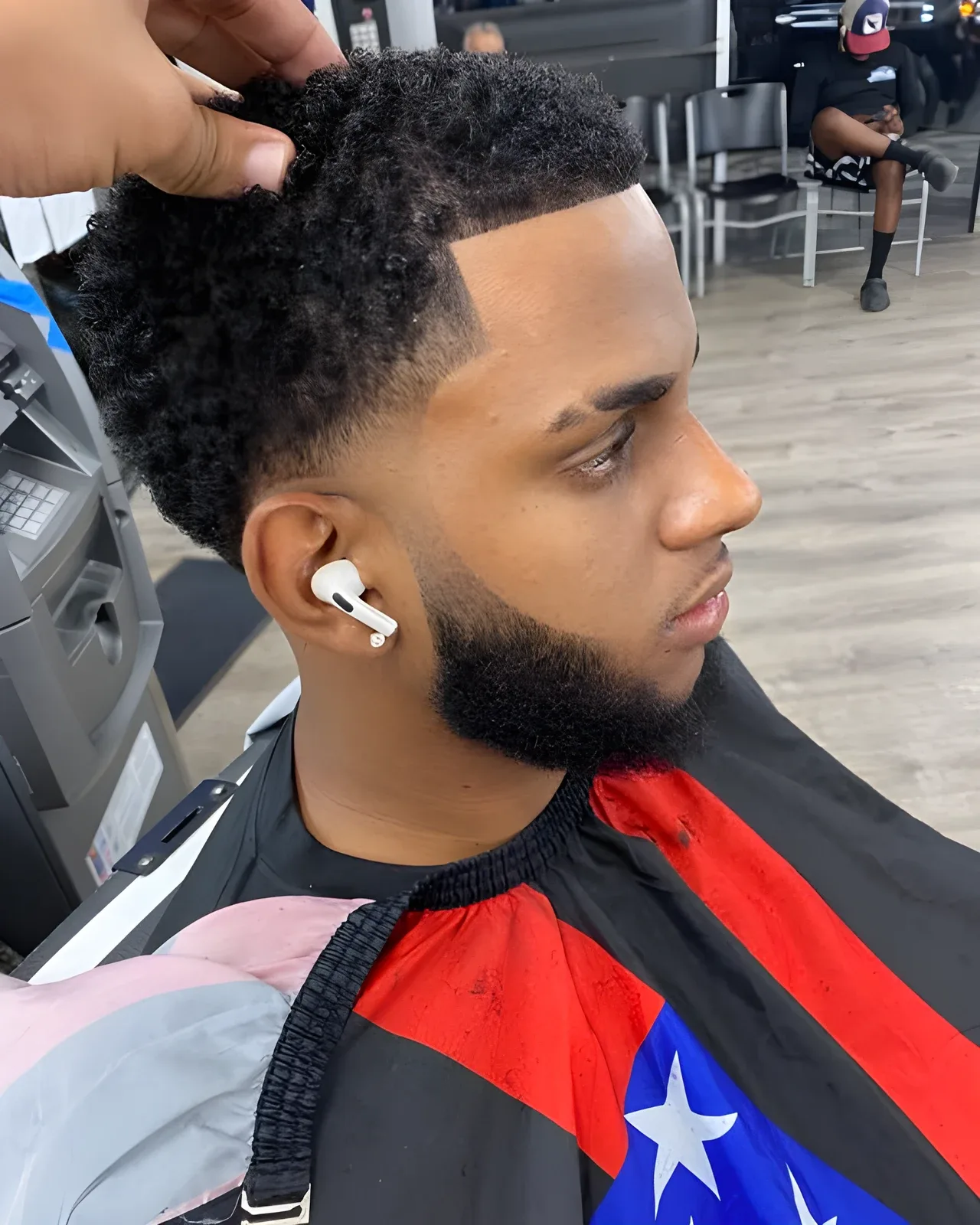 Afro con taper y barba
